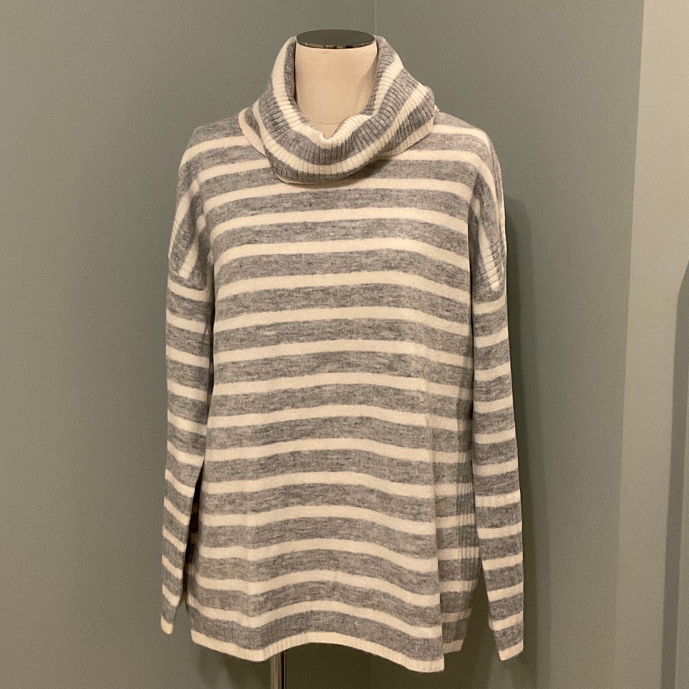 LOFT Gray and White Striped Turtleneck Sweater Sz L